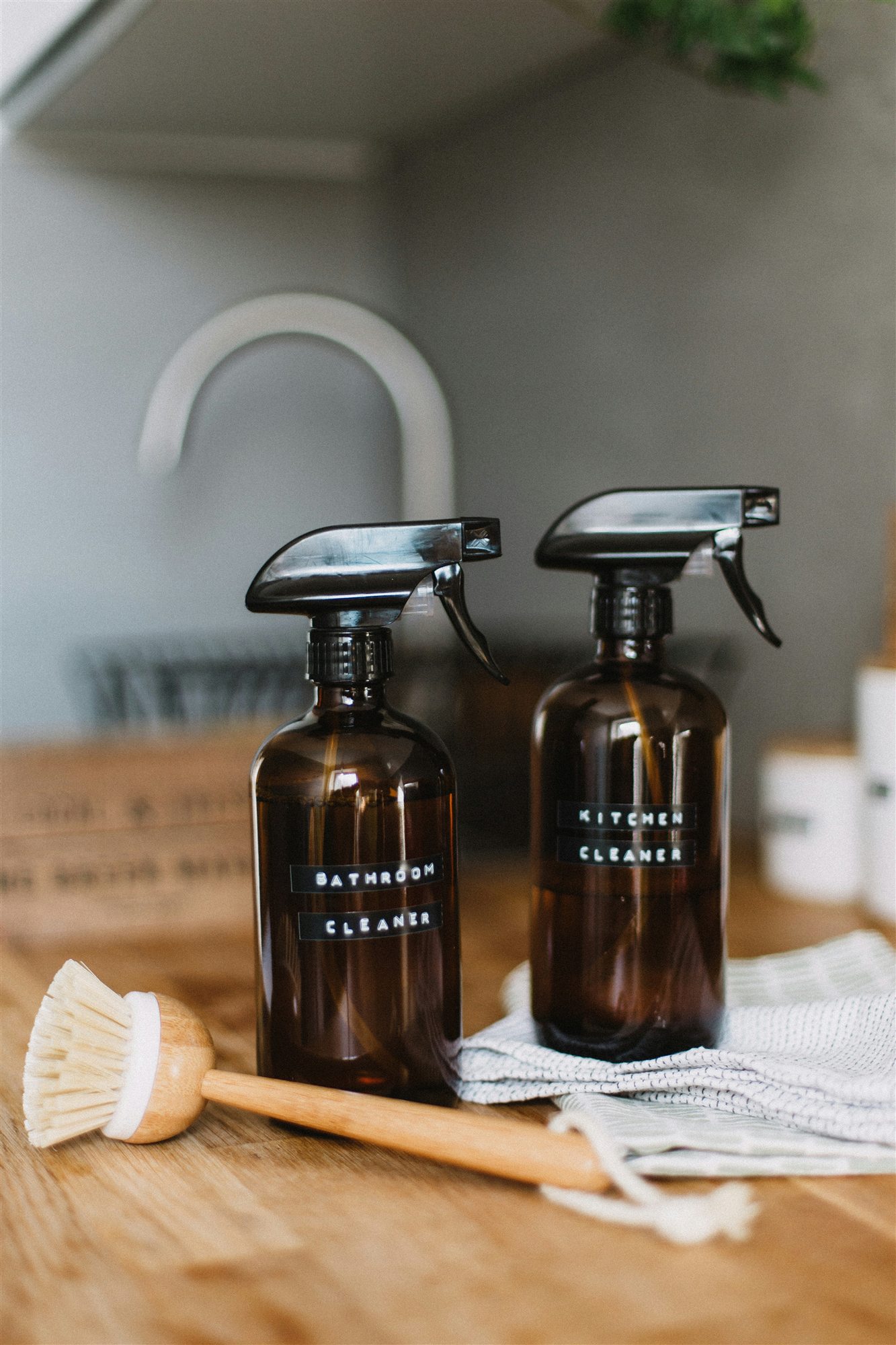 Eco-friendly glass spray bottles and wooden brush